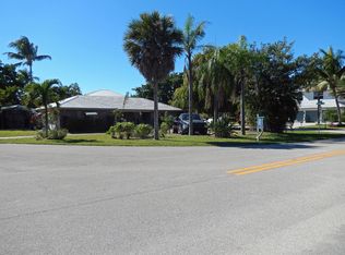 566 NE Spanish Trl, Boca Raton, FL 33432