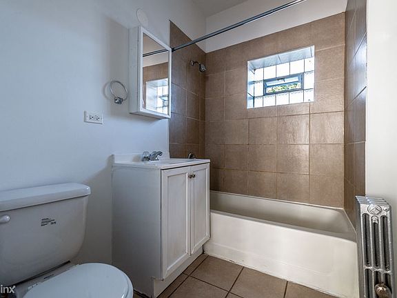 6923 S Indiana Ave Apartments Chicago Bathroom_01 - Copy