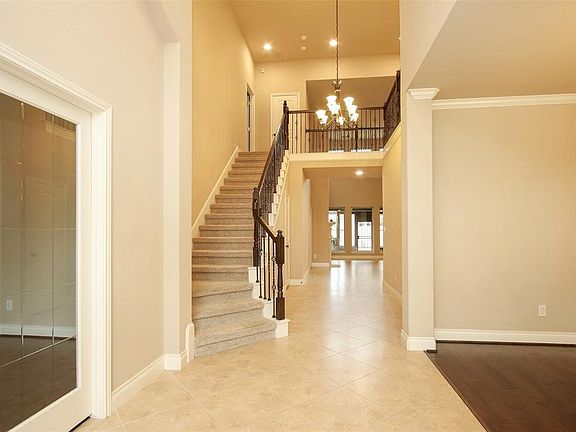 5th image of 14 Denoa Ln