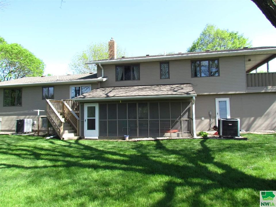 2nd image of 1518 Elmwood Dr
