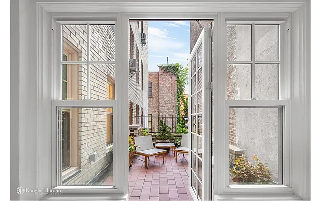 Sold by Douglas Elliman | media 22