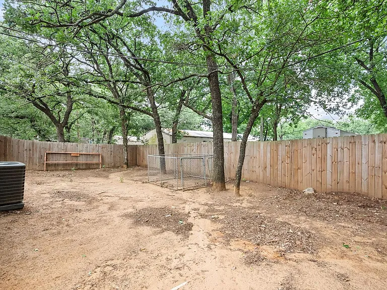 1217 Hidden Creek Dr — Photo 22