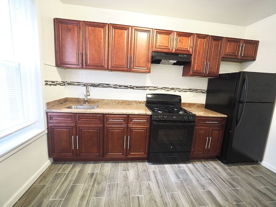 1st image of 21-22 Newtown Ave #2L