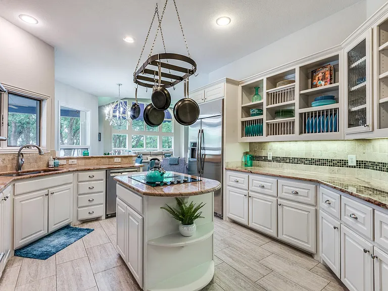 825 Carrie Ln — Photo 13