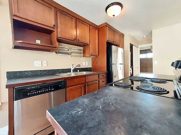 5th image of 418 N L St APT 5
