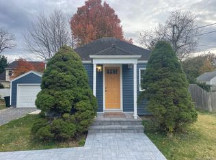 46 Weston St, Huntington Station, NY 11746