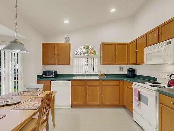5th image of 2842 Long Leaf Pine St