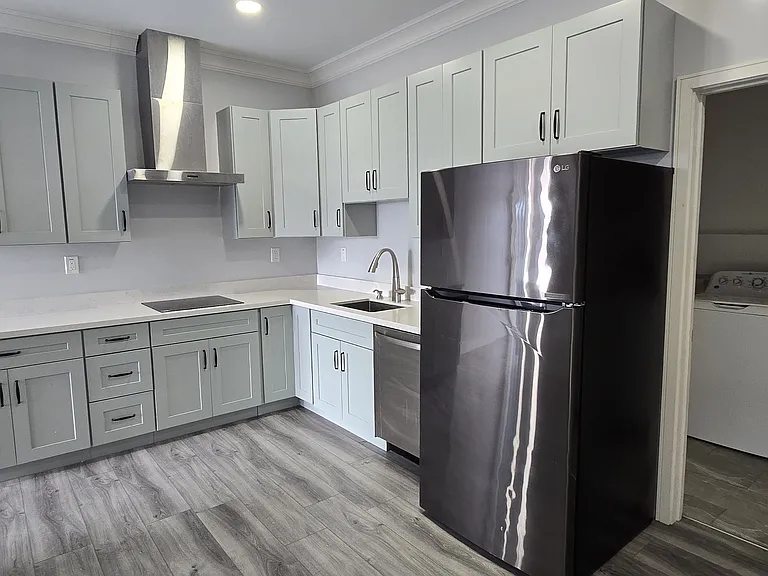 2577 Hillcrest Ave #3 — Photo 10