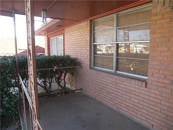 2nd image of 600 N Dallas Ave
