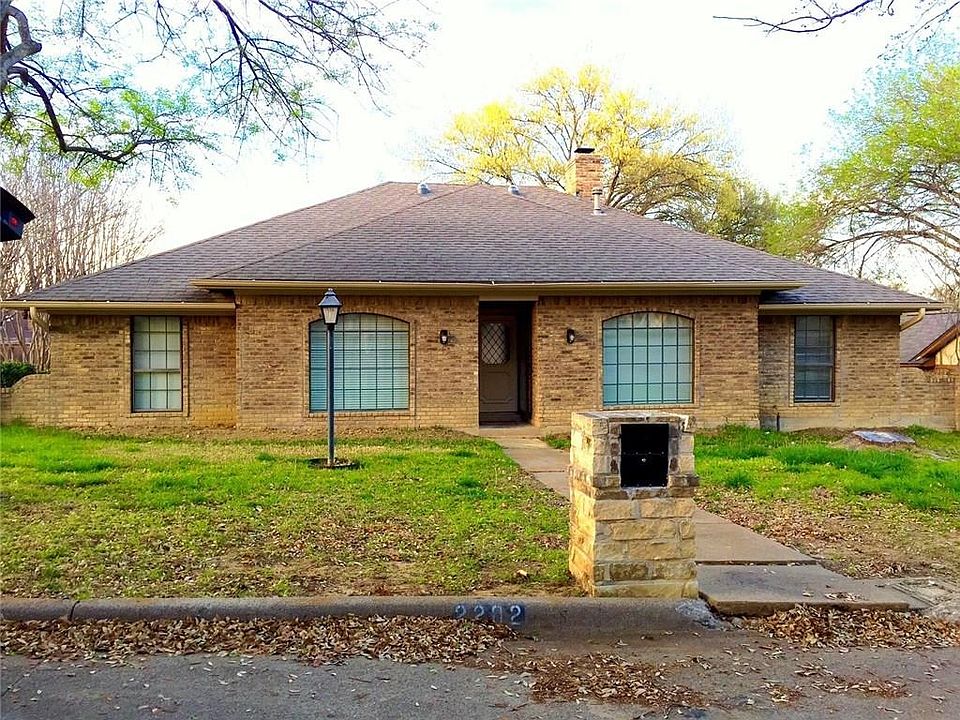 1st image of 2202 Greenbriar Ct