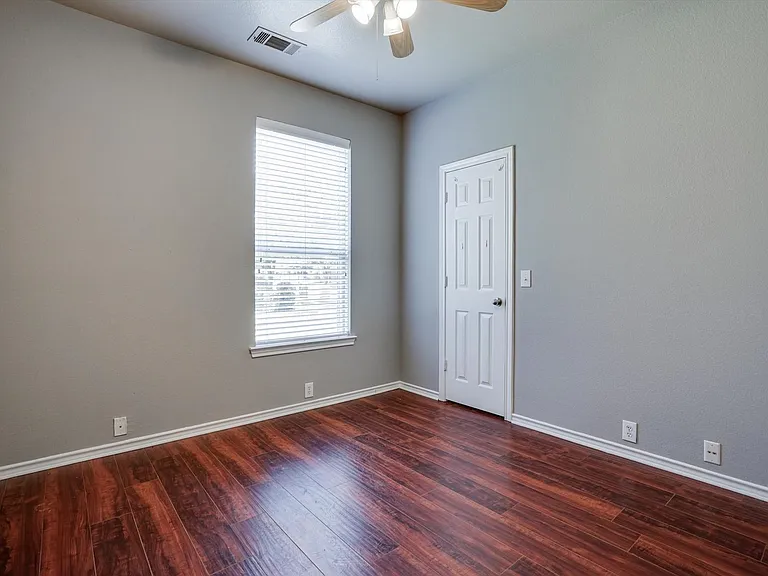 7657 Ravenhill Dr — Photo 22