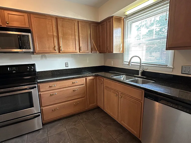 914 C Ave — Photo 8