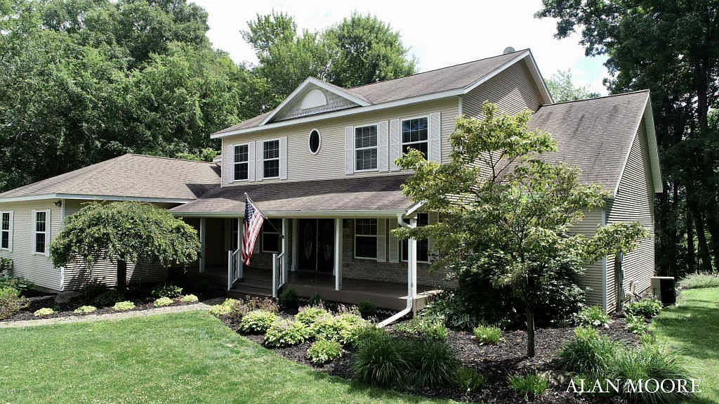 6364 Pyramid Ln NE photo 1