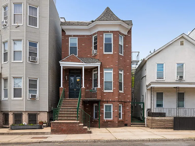 673 Summit Ave #2R — Photo 11