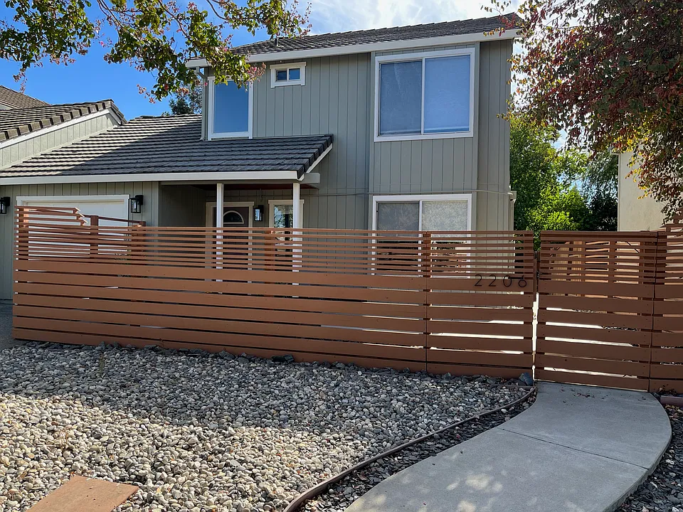 2206 Glacier Dr