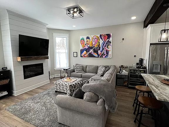 2nd image of 318 Maryland St #1