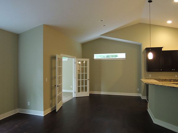 5th image of 9435 The Woodlands Trl