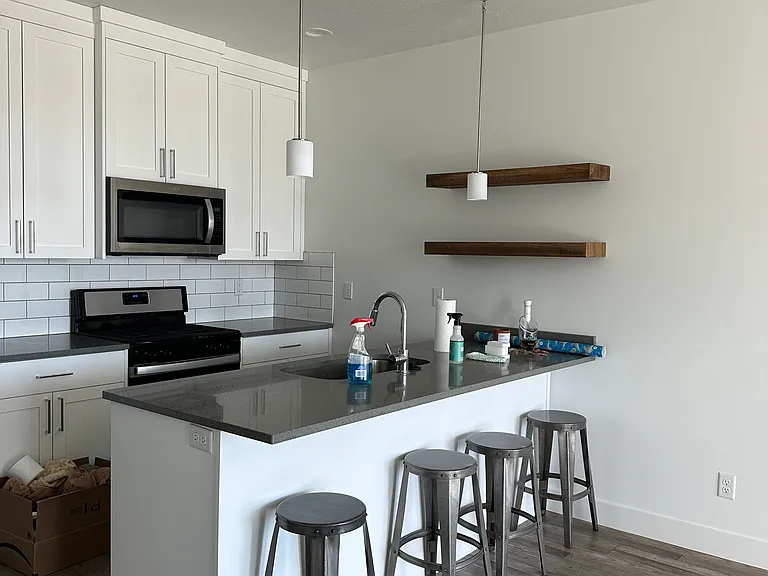 2203 N 525 W — Photo 3