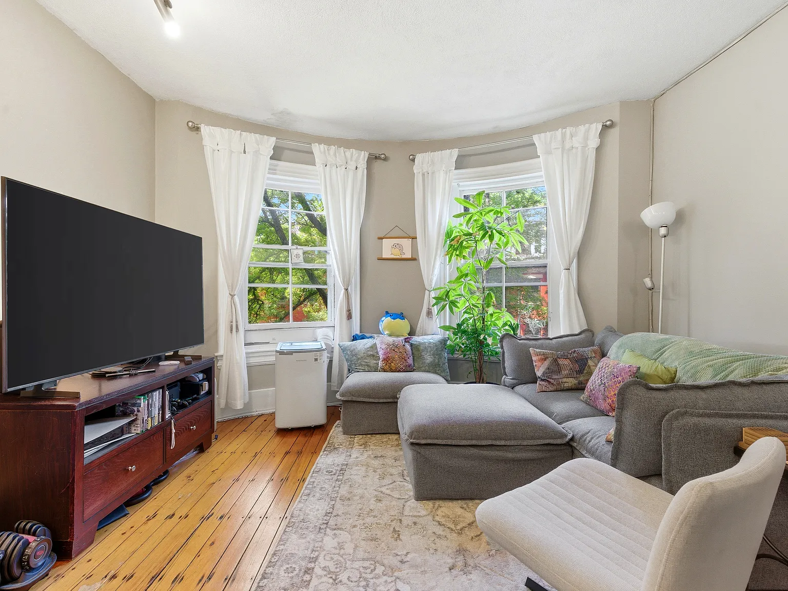 2 bed, 750 sqft, $3,850 — Photo 1