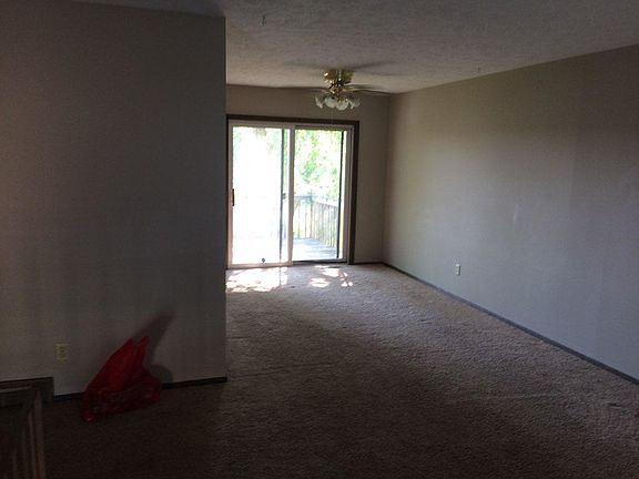 3rd image of 4721 S 81st St
