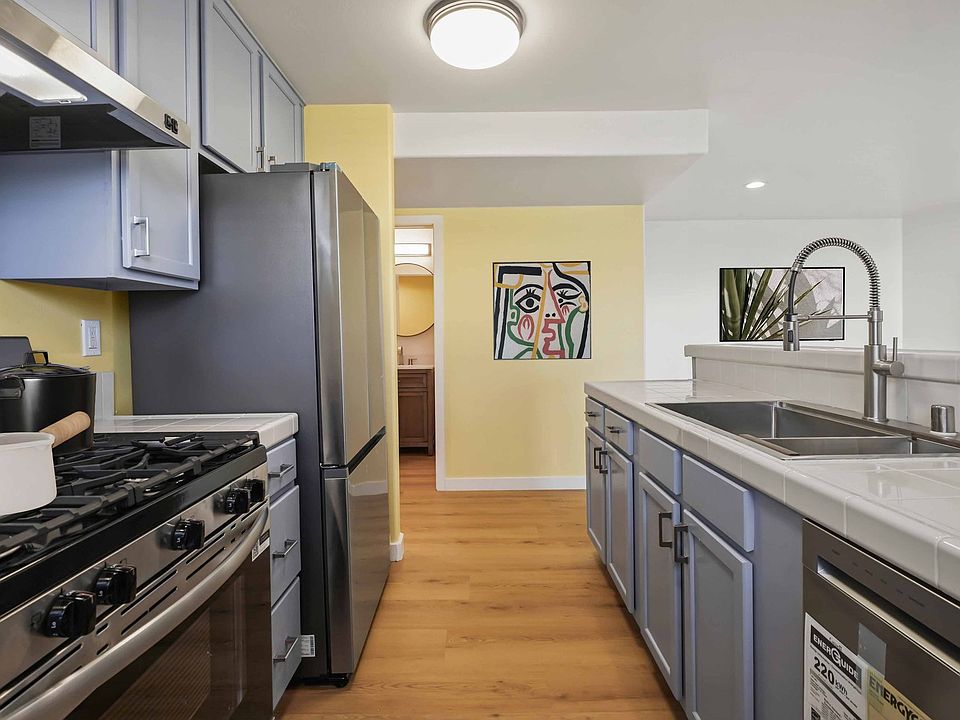 1st image of 6534 Balboa Blvd #D