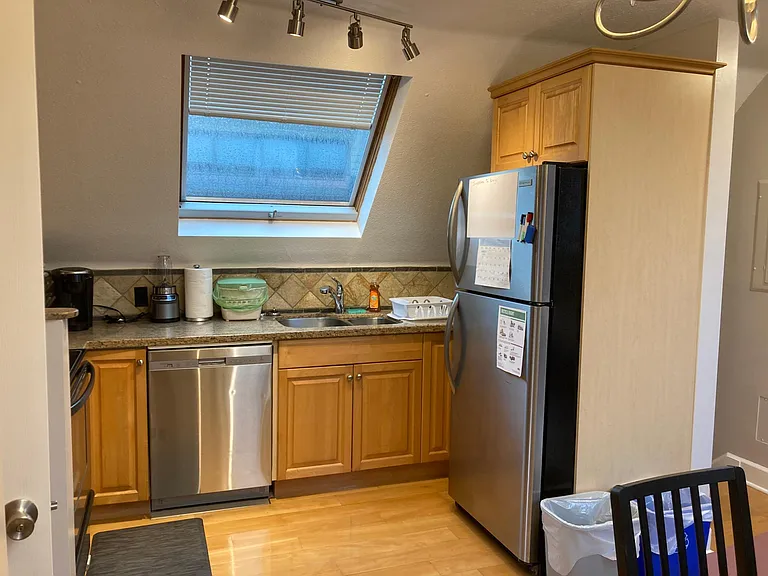 1550 Comox St — Photo 23