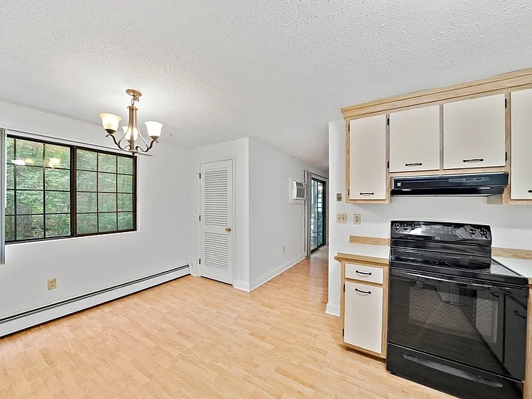 1810 Skyline Dr — Photo 5