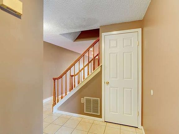 3rd image of 164 Thoreau Dr #0