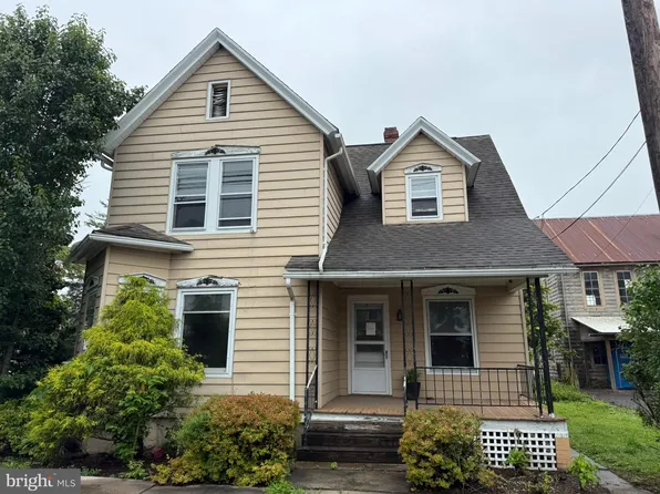 77 Spring St, Beaver Springs, PA 17812