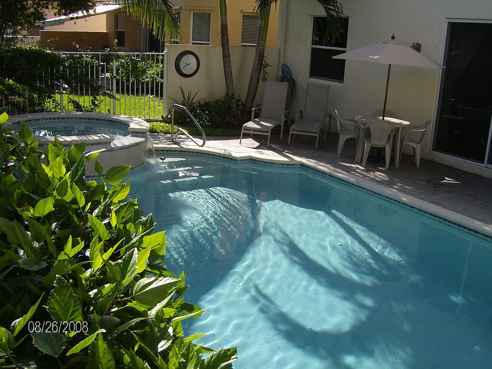 Back/Pool