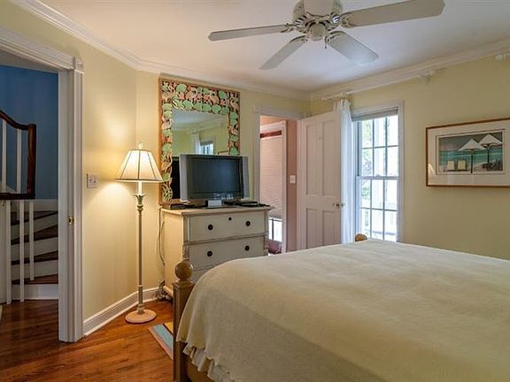 4th image of 1219 Margaret St #2