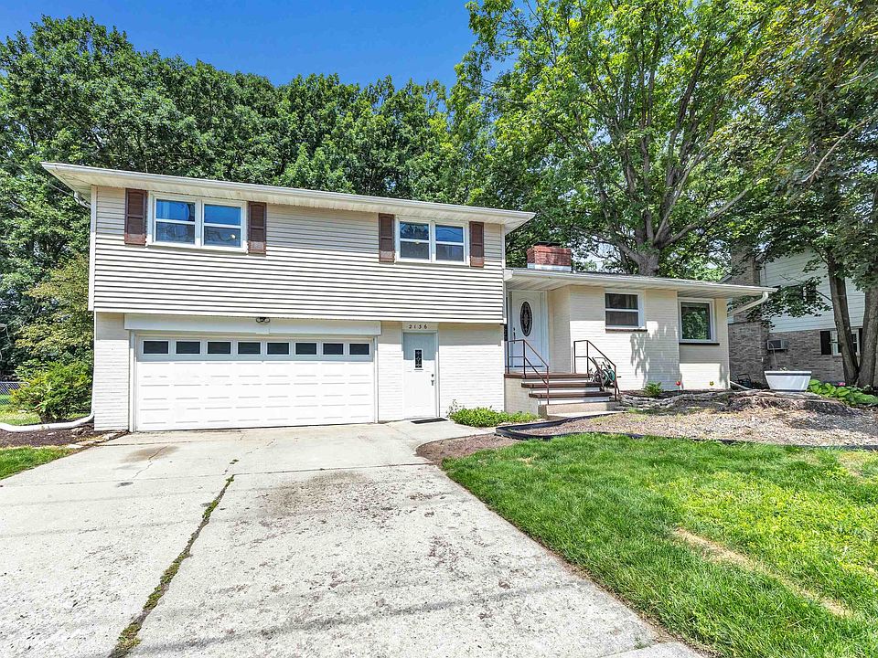 1st image of 2136 9th St