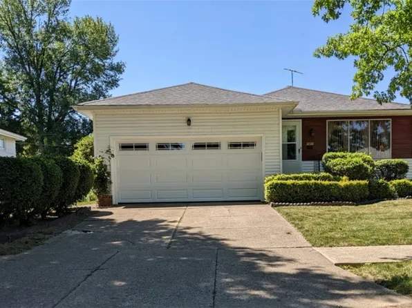 32316 Knobel St, Willowick, OH 44095