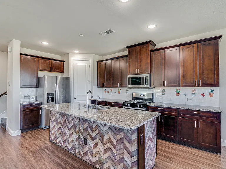 4533 Titus Cir — Photo 10