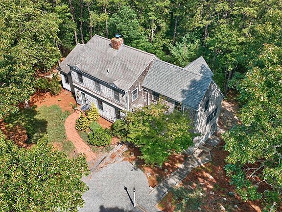 5th image of 110 Waquoit Rd