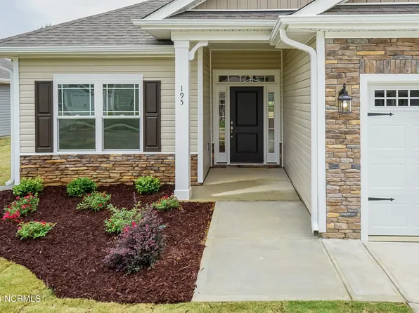 1002 Manhatten Court, Richlands, NC 28574