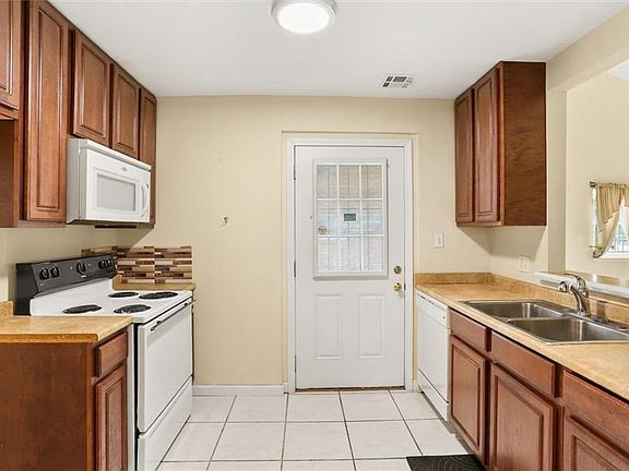 4th image of 321 Travis Dr