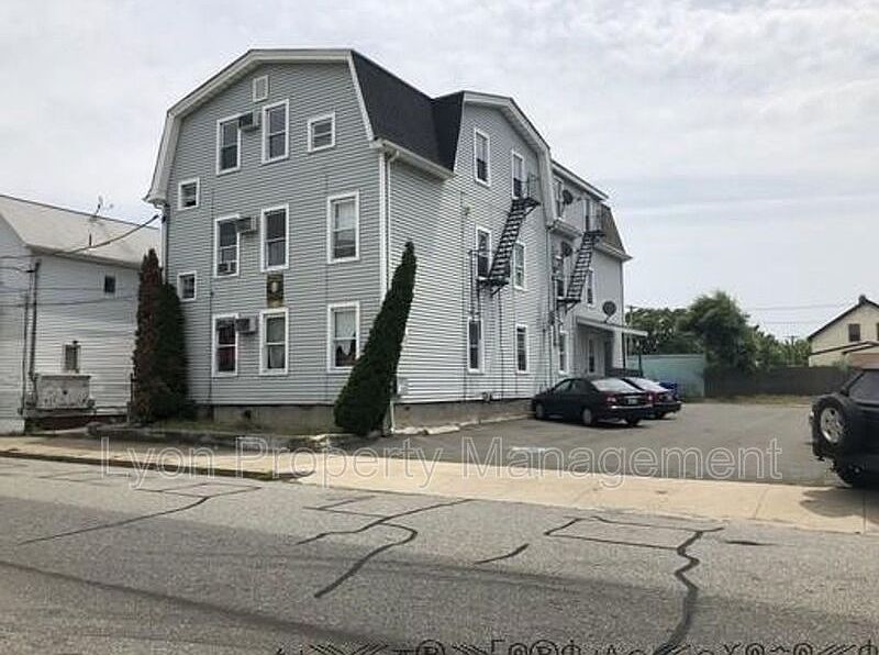 1st image of 22 Lawn Ave Unit 2R