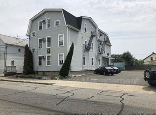 22 Lawn Ave UNIT 2R, Pawtucket, RI 02860