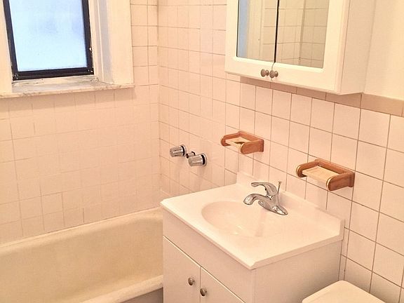 5th image of 3075 33rd St APT 4A