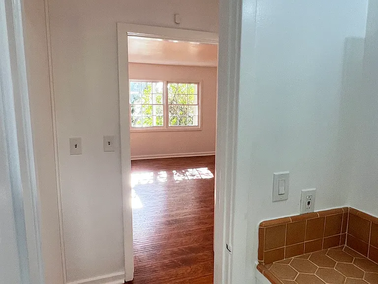2200 S Coast Hwy #D — Photo 6
