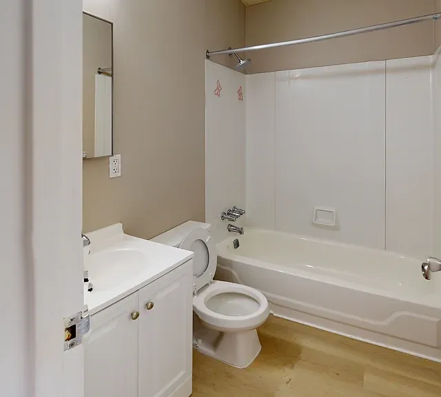 2811 N 22nd St — Photo 5