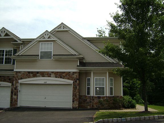 2 Car/Attached Garage with Door Openers