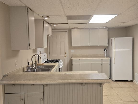 Lots of cabinet space in the kitchen!