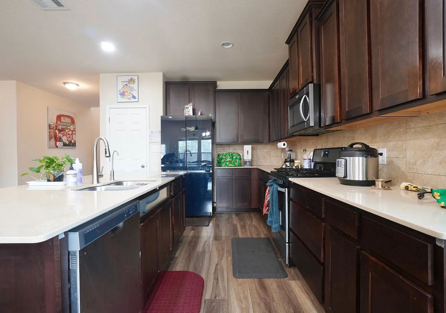 1/2 Month Free + Freshly Painted Spacious 4BR / 3.5BA Home with Theater Room & Large Backyard — Photo 4