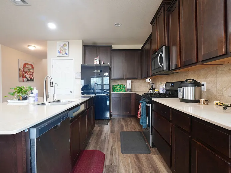 445 Arrowhead Vine St — Photo 10