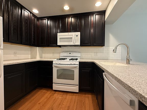5th image of 3208 Bolgos Cir #1
