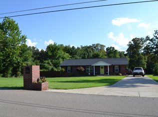450 River Oaks Dr, New Johnsonville, TN 37134