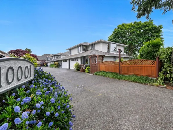 10001 5th St #1, Sidney, BC V8L 2X8