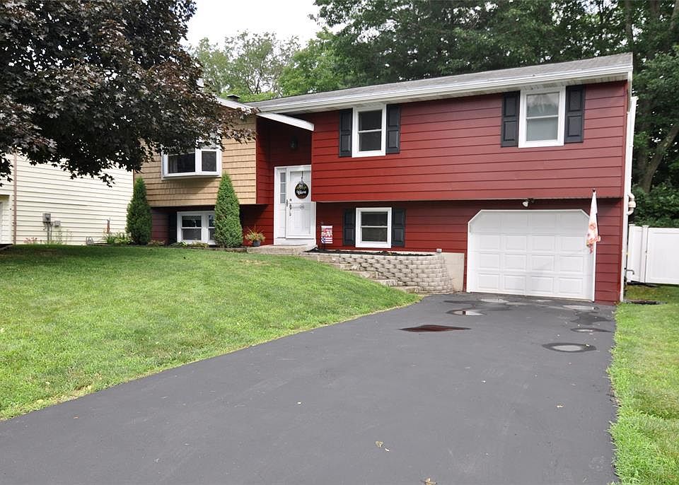 1st image of 26 Maplewood Dr